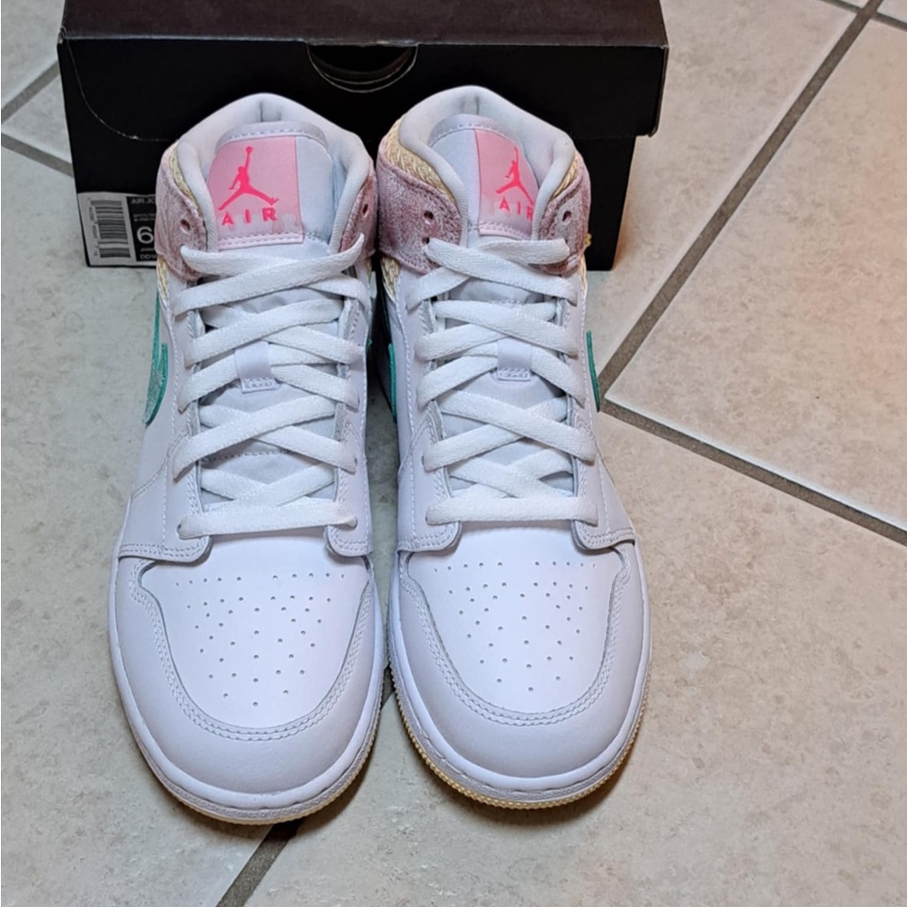 Jordan 1 Mid SE (GS) "Ice Cream" Green Glow Artic Punch Women's 8.0/GS SIZE 6.5Y - Picture 4 of 10